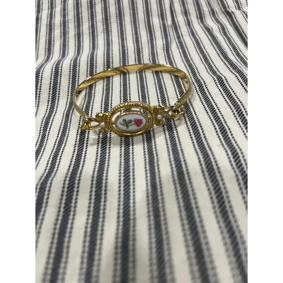 AVON Bracelet gold tones flower floral pearl fantasy victorian danty simple - Picture 1 of 11